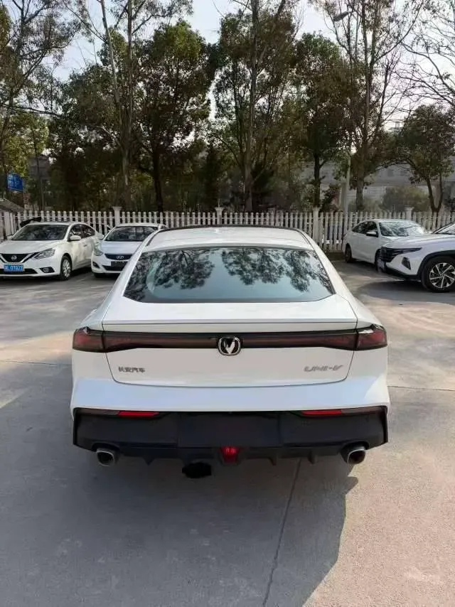 2024 ChangAn UNI-V 2.0T 233HP L4 8AT,autocango,china used car exporter,china ev exporter,chinese used car exporter,chinese used ev exporter