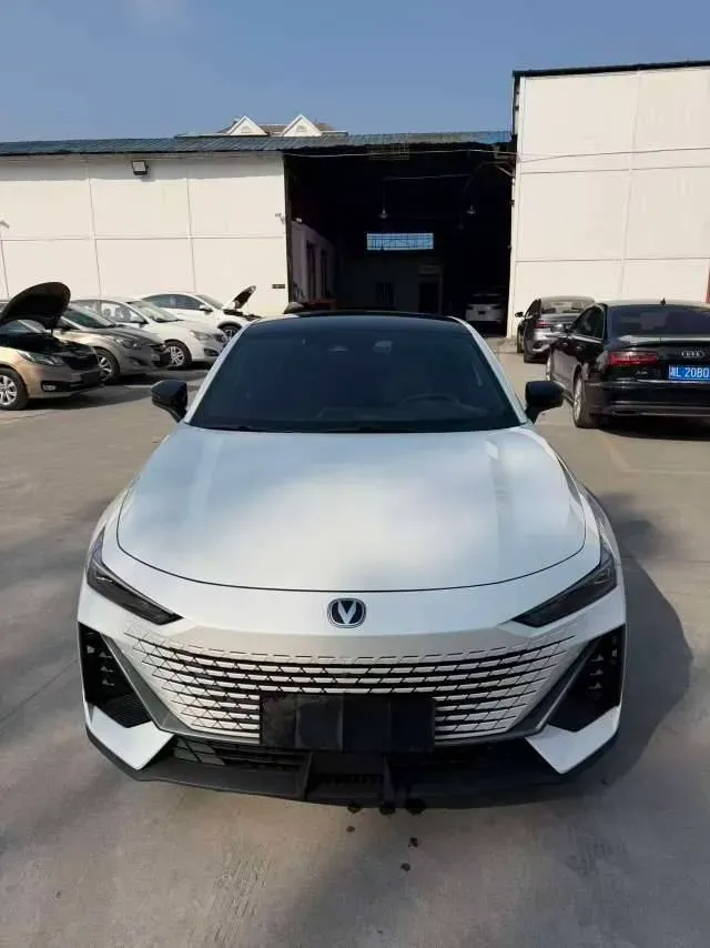 2024 ChangAn UNI-V 2.0T 233HP L4 8AT,autocango,china used car exporter,china ev exporter,chinese used car exporter,chinese used ev exporter