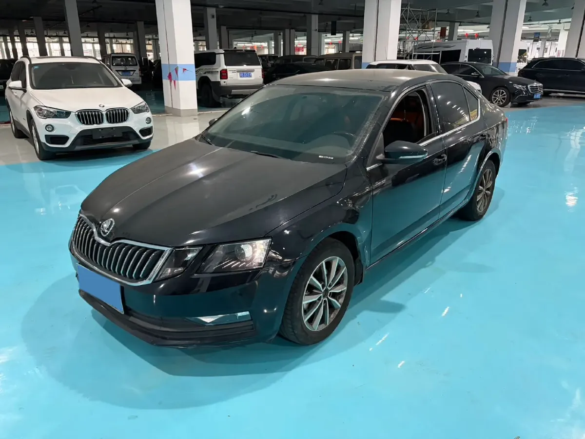 2022 Skoda Octavia 1.5L 113HP L4 6AT,autocango,china used car exporter,china ev exporter,chinese used car exporter,chinese used ev exporter