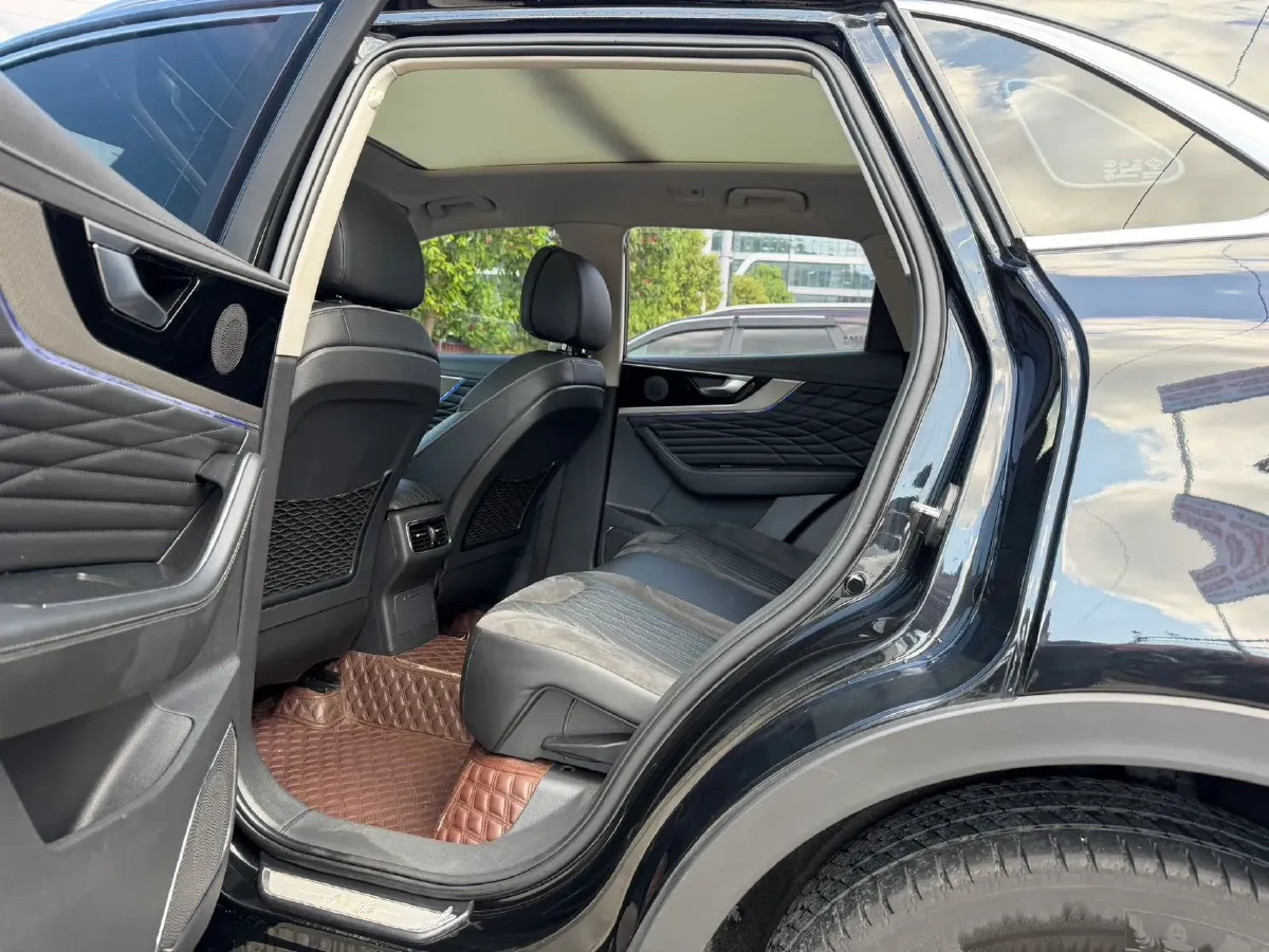 2022 HongQi HS5 2.0T 224HP L4 6AT,autocango,china used car exporter,china ev exporter,chinese used car exporter,chinese used ev exporter