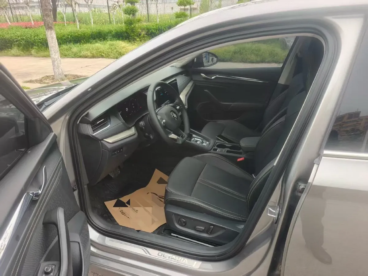 2021 Skoda Octavia 1.4T 150HP L4 7DCT,autocango,china used car exporter,china ev exporter,chinese used car exporter,chinese used ev exporter