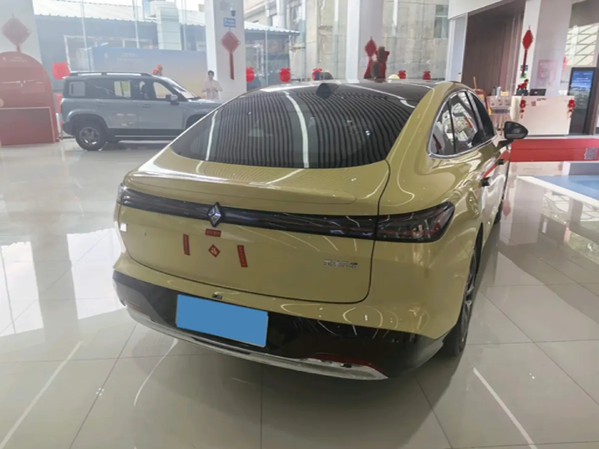 2025 BaoJun XiangJing 1.5T 143HP L4 1DHT PHEV,autocango,china used car exporter,china ev exporter,chinese used car exporter,chinese used ev exporter