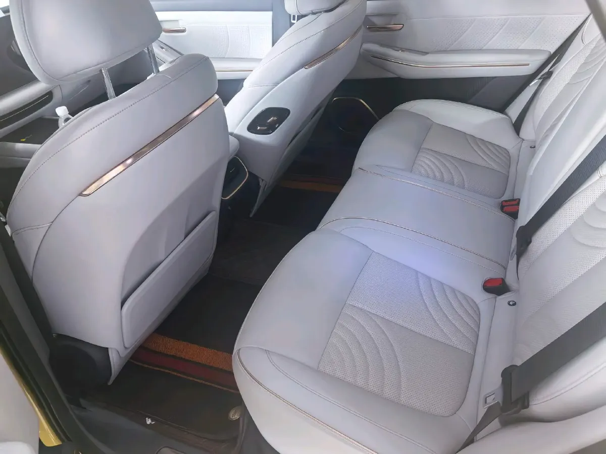 2025 BaoJun XiangJing 1.5T 143HP L4 1DHT PHEV,autocango,china used car exporter,china ev exporter,chinese used car exporter,chinese used ev exporter