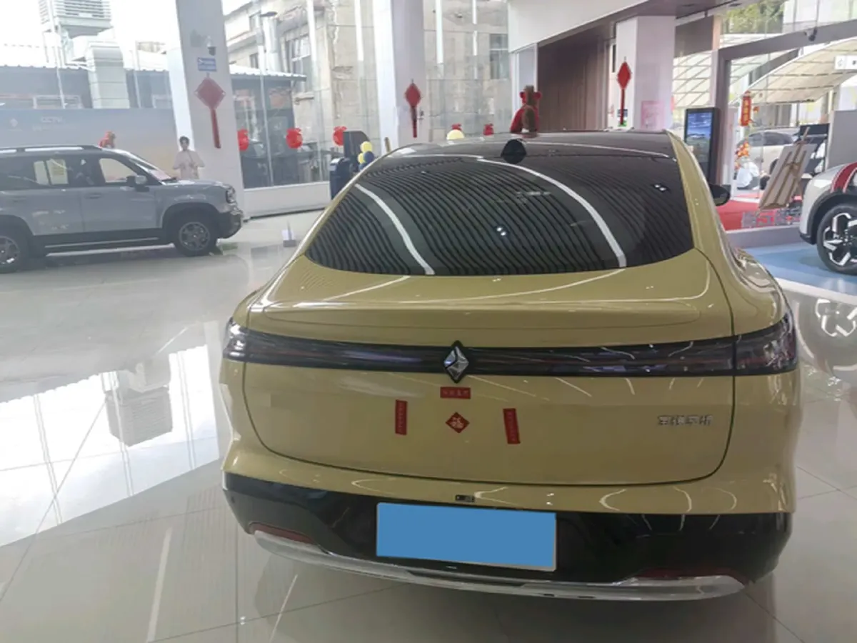 2025 BaoJun XiangJing 1.5T 143HP L4 1DHT PHEV,autocango,china used car exporter,china ev exporter,chinese used car exporter,chinese used ev exporter