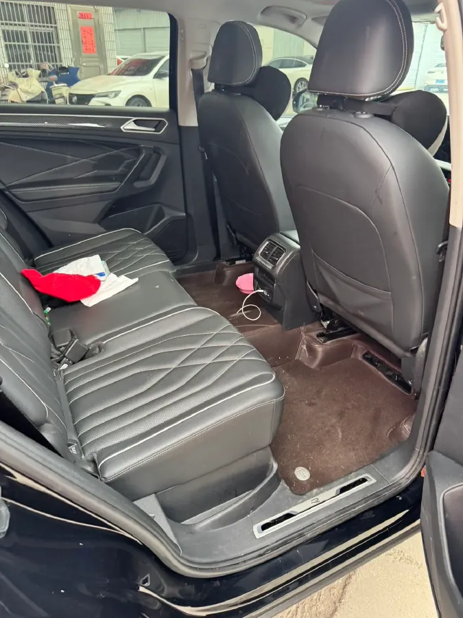 2024 Volkswagen Tiguan L 2.0T 186HP L4 7DCT,autocango,china used car exporter,china ev exporter,chinese used car exporter,chinese used ev exporter