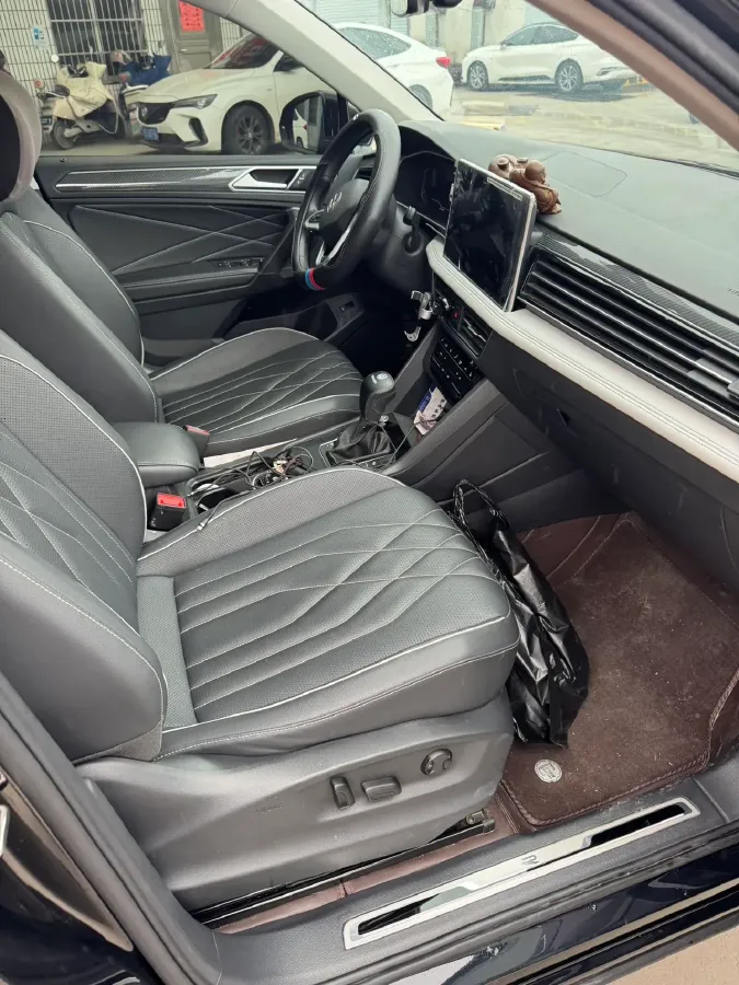 2024 Volkswagen Tiguan L 2.0T 186HP L4 7DCT,autocango,china used car exporter,china ev exporter,chinese used car exporter,chinese used ev exporter