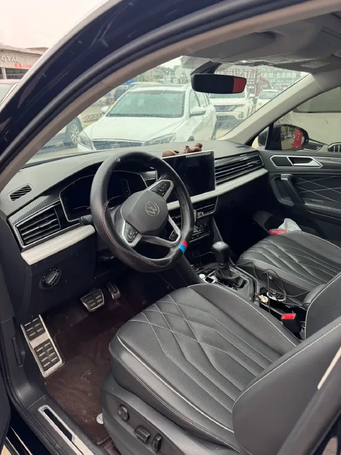 2024 Volkswagen Tiguan L 2.0T 186HP L4 7DCT,autocango,china used car exporter,china ev exporter,chinese used car exporter,chinese used ev exporter