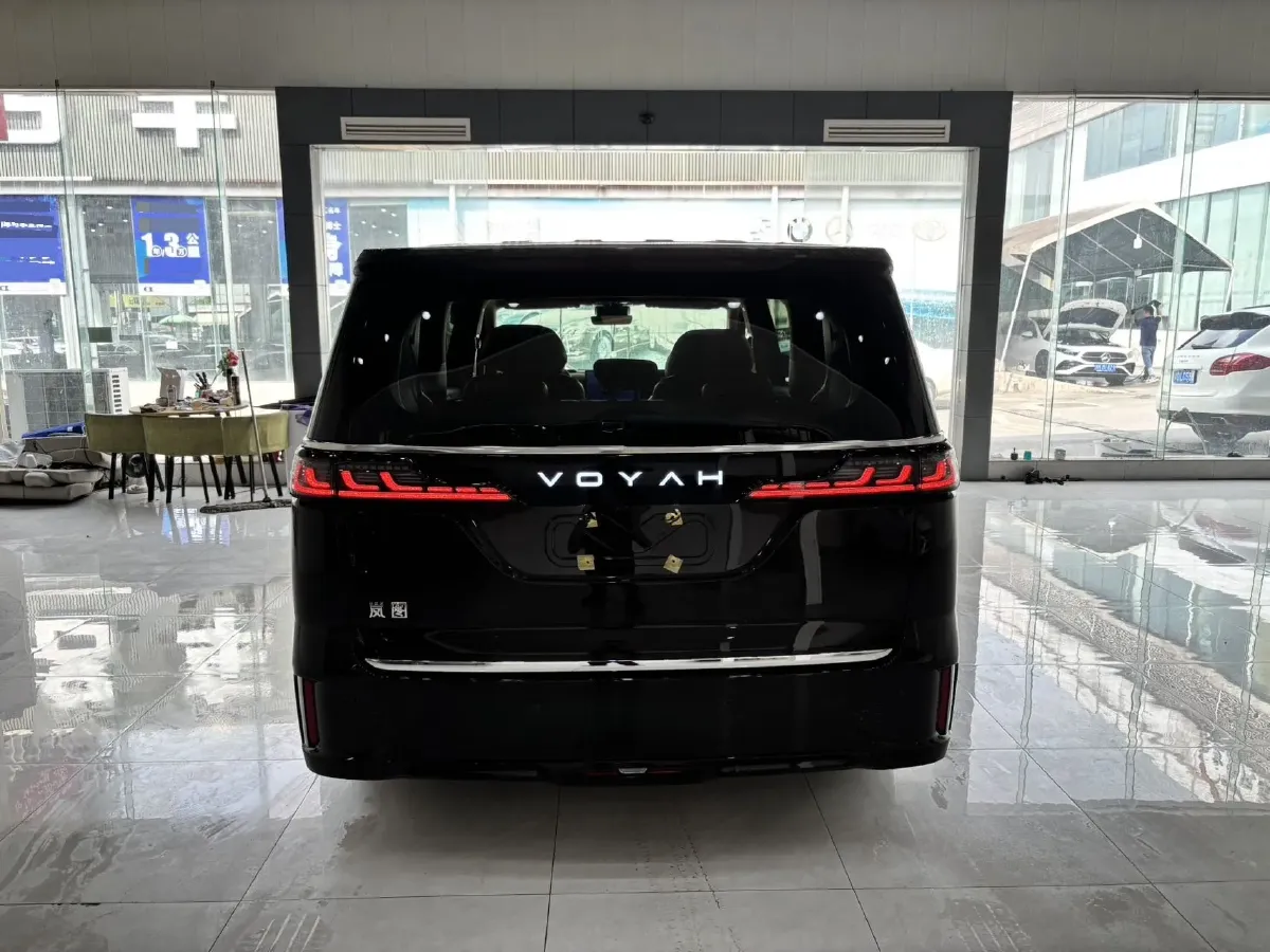 2025 Voyah Dream 1.5T 150HP L4 PHEV 41.7KWH,autocango,china used car exporter,china ev exporter,chinese used car exporter,chinese used ev exporter