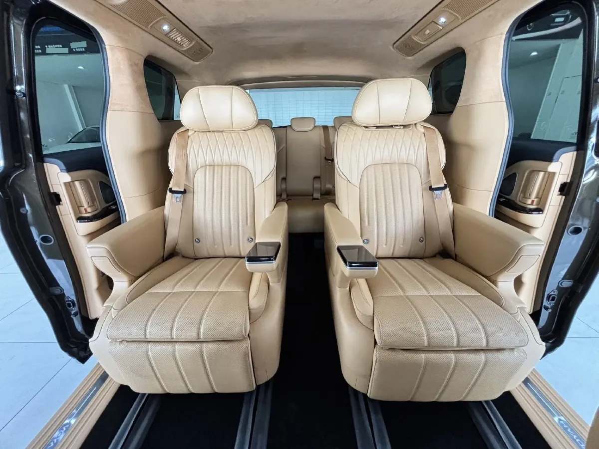 2025 Voyah Dream 1.5T 150HP L4 PHEV 41.7KWH,autocango,china used car exporter,china ev exporter,chinese used car exporter,chinese used ev exporter