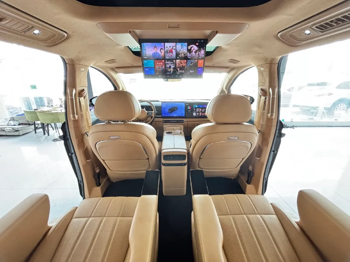 2025 Voyah Dream 1.5T 150HP L4 PHEV 41.7KWH,autocango,china used car exporter,china ev exporter,chinese used car exporter,chinese used ev exporter