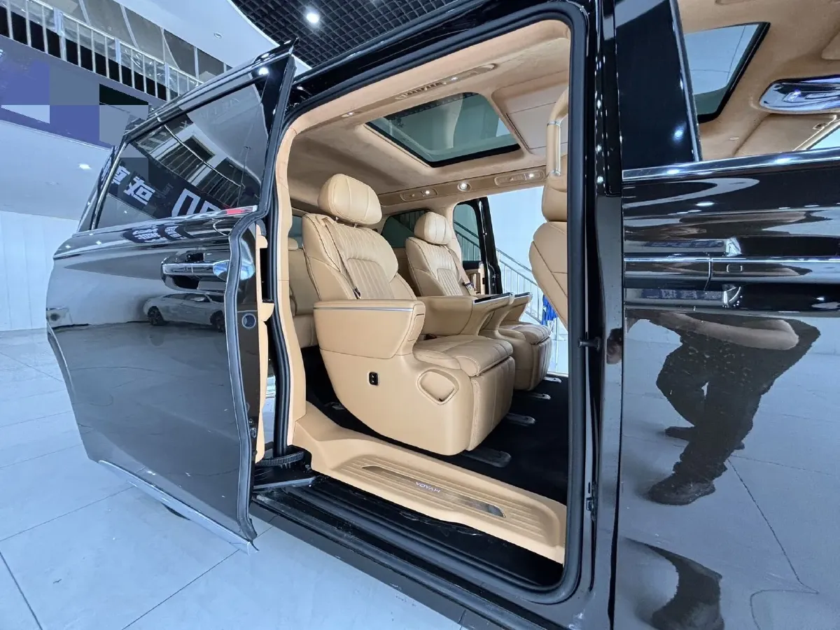 2025 Voyah Dream 1.5T 150HP L4 PHEV 41.7KWH,autocango,china used car exporter,china ev exporter,chinese used car exporter,chinese used ev exporter