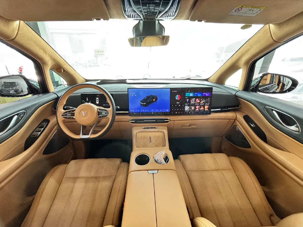 2025 Voyah Dream 1.5T 150HP L4 PHEV 41.7KWH,autocango,china used car exporter,china ev exporter,chinese used car exporter,chinese used ev exporter