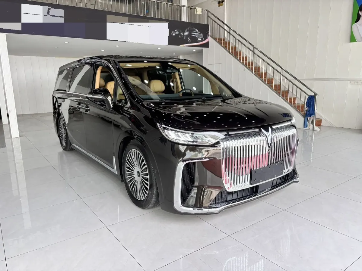 2025 Voyah Dream 1.5T 150HP L4 PHEV 41.7KWH,autocango,china used car exporter,china ev exporter,chinese used car exporter,chinese used ev exporter