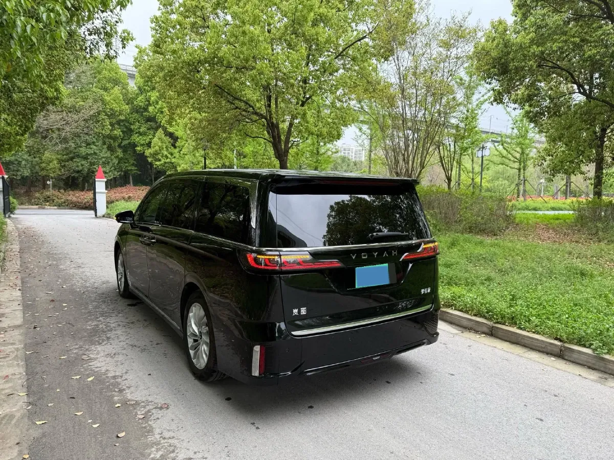 2024 Voyah Dream 1.5T 150HP L4 PHEV 43KWH,autocango,china used car exporter,china ev exporter,chinese used car exporter,chinese used ev exporter