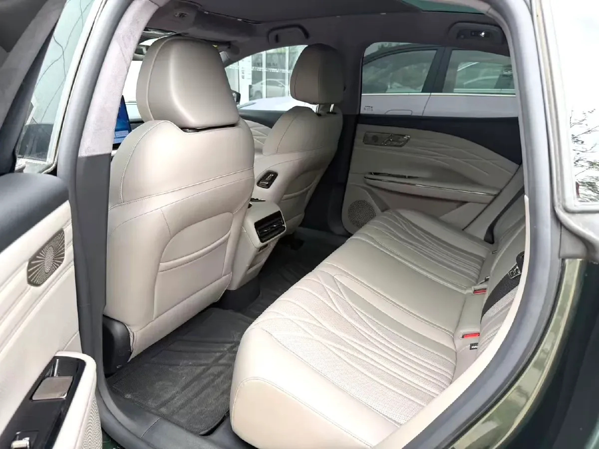 2025 Geely Galaxy Starshine 8 1.5T 163HP L4 3DHT PHEV 27.69KWH,autocango,china used car exporter,china ev exporter,chinese used car exporter,chinese used ev exporter