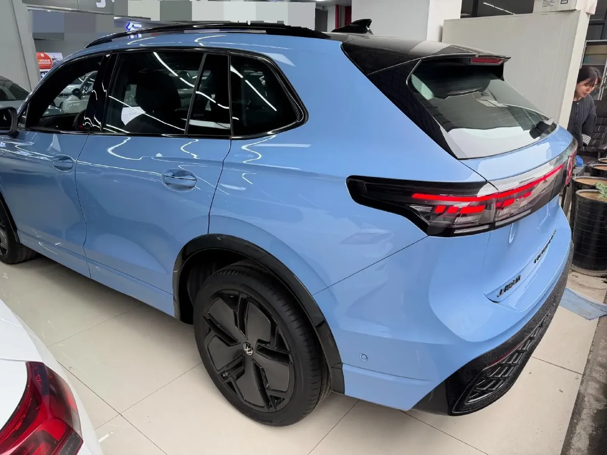 2025 Volkswagen Tiguan L 2.0T 220HP L4 7DCT,autocango,china used car exporter,china ev exporter,chinese used car exporter,chinese used ev exporter