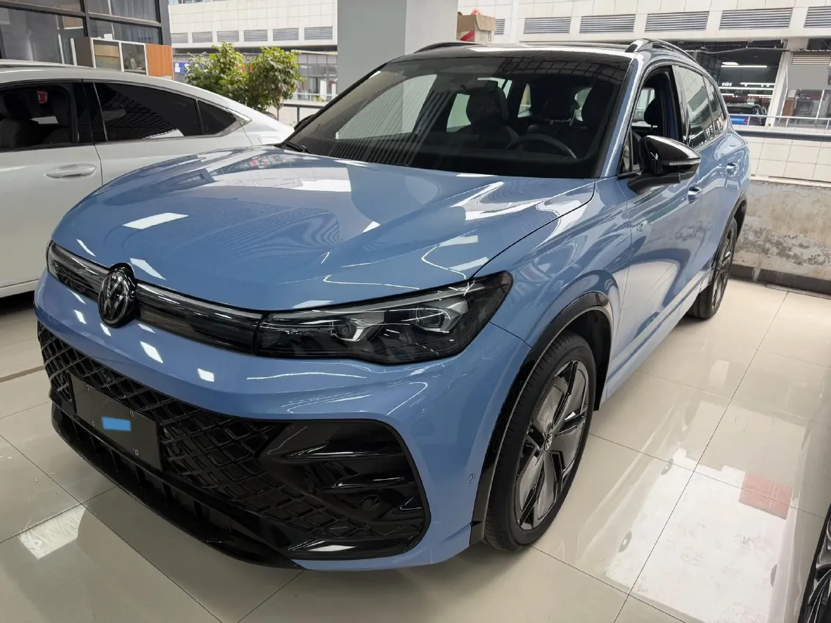 2025 Volkswagen Tiguan L 2.0T 220HP L4 7DCT,autocango,china used car exporter,china ev exporter,chinese used car exporter,chinese used ev exporter