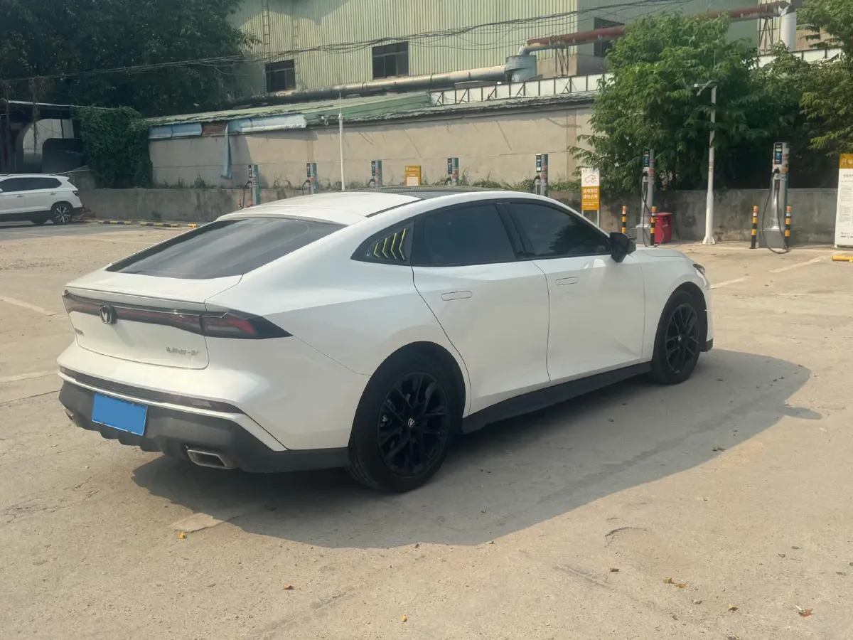 2025 ChangAn UNI-V 1.5T 192HP L4 7DCT,autocango,china used car exporter,china ev exporter,chinese used car exporter,chinese used ev exporter