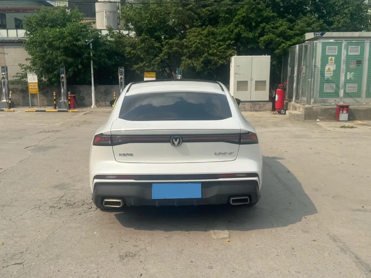 2025 ChangAn UNI-V 1.5T 192HP L4 7DCT,autocango,china used car exporter,china ev exporter,chinese used car exporter,chinese used ev exporter