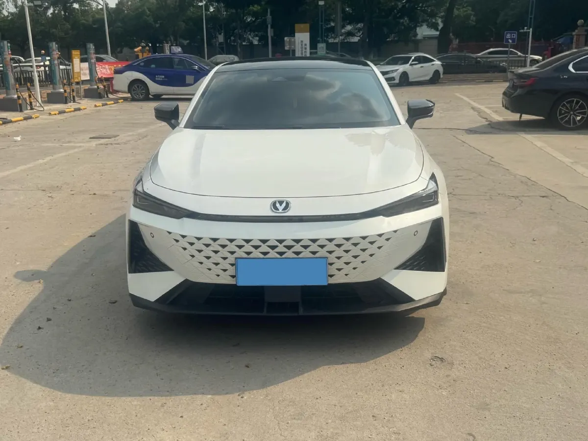 2025 ChangAn UNI-V 1.5T 192HP L4 7DCT,autocango,china used car exporter,china ev exporter,chinese used car exporter,chinese used ev exporter