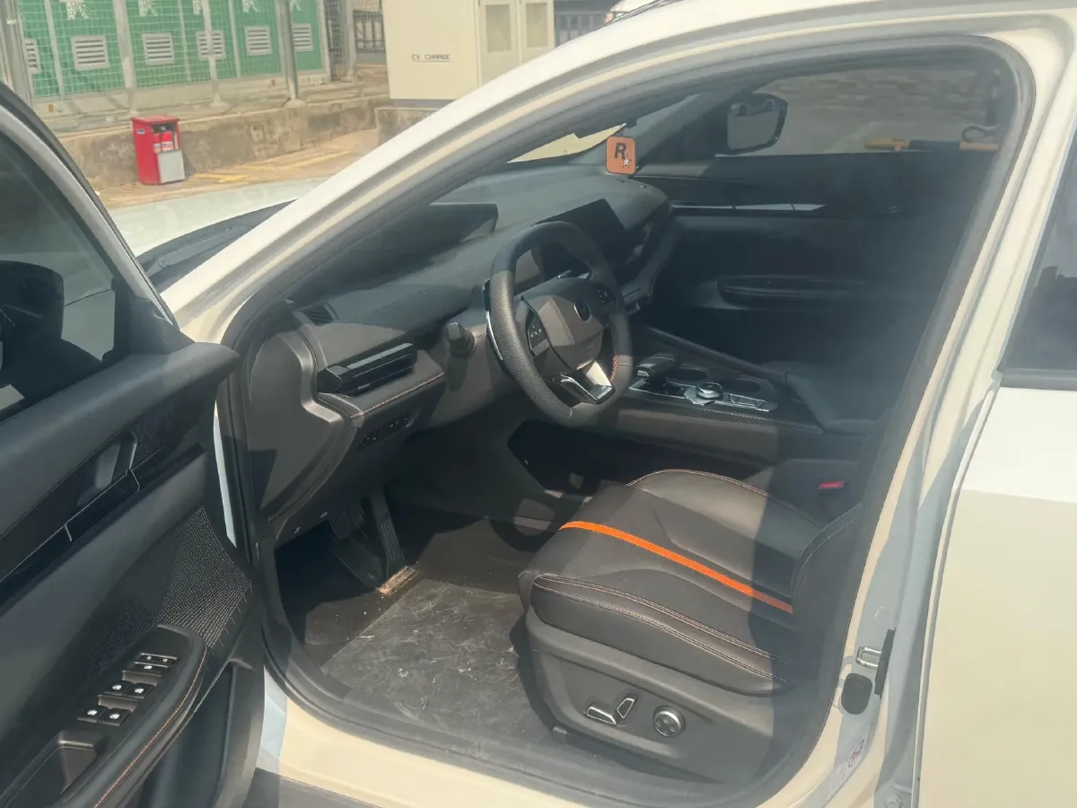 2025 ChangAn UNI-V 1.5T 192HP L4 7DCT,autocango,china used car exporter,china ev exporter,chinese used car exporter,chinese used ev exporter