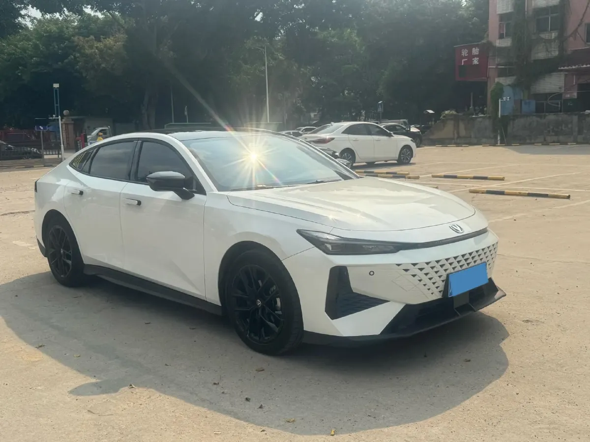 2025 ChangAn UNI-V 1.5T 192HP L4 7DCT,autocango,china used car exporter,china ev exporter,chinese used car exporter,chinese used ev exporter