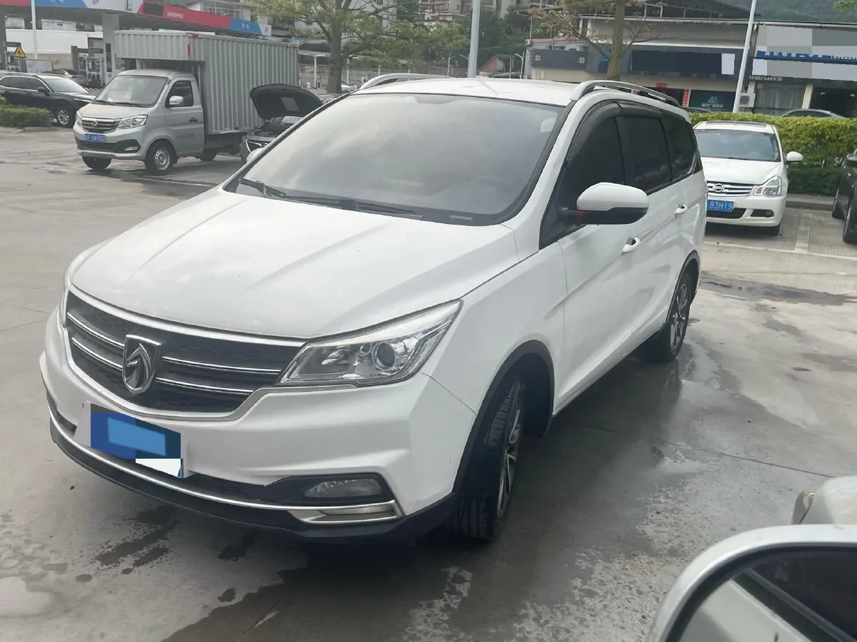 2021 BaoJun 730 1.5L 105HP L4 6MT,autocango,china used car exporter,china ev exporter,chinese used car exporter,chinese used ev exporter