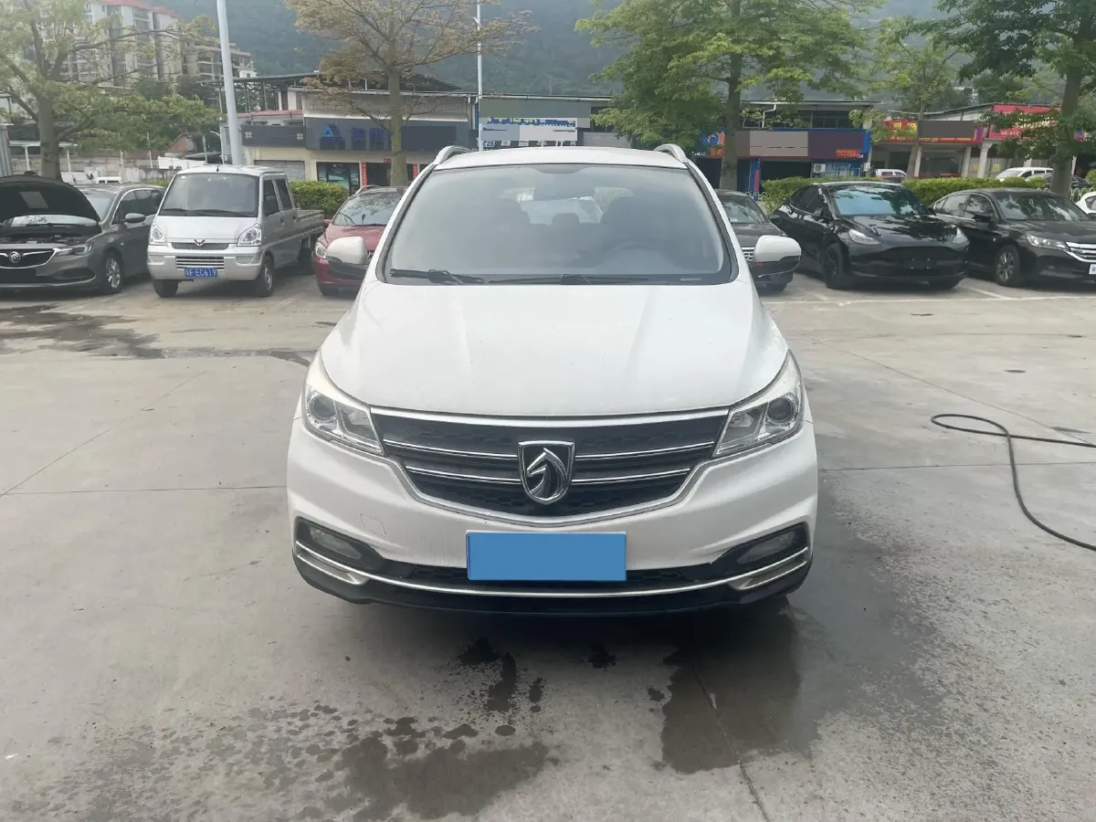 2021 BaoJun 730 1.5L 105HP L4 6MT,autocango,china used car exporter,china ev exporter,chinese used car exporter,chinese used ev exporter