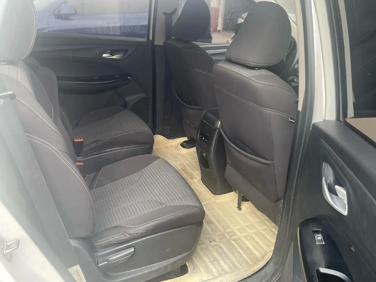 2021 BaoJun 730 1.5L 105HP L4 6MT,autocango,china used car exporter,china ev exporter,chinese used car exporter,chinese used ev exporter