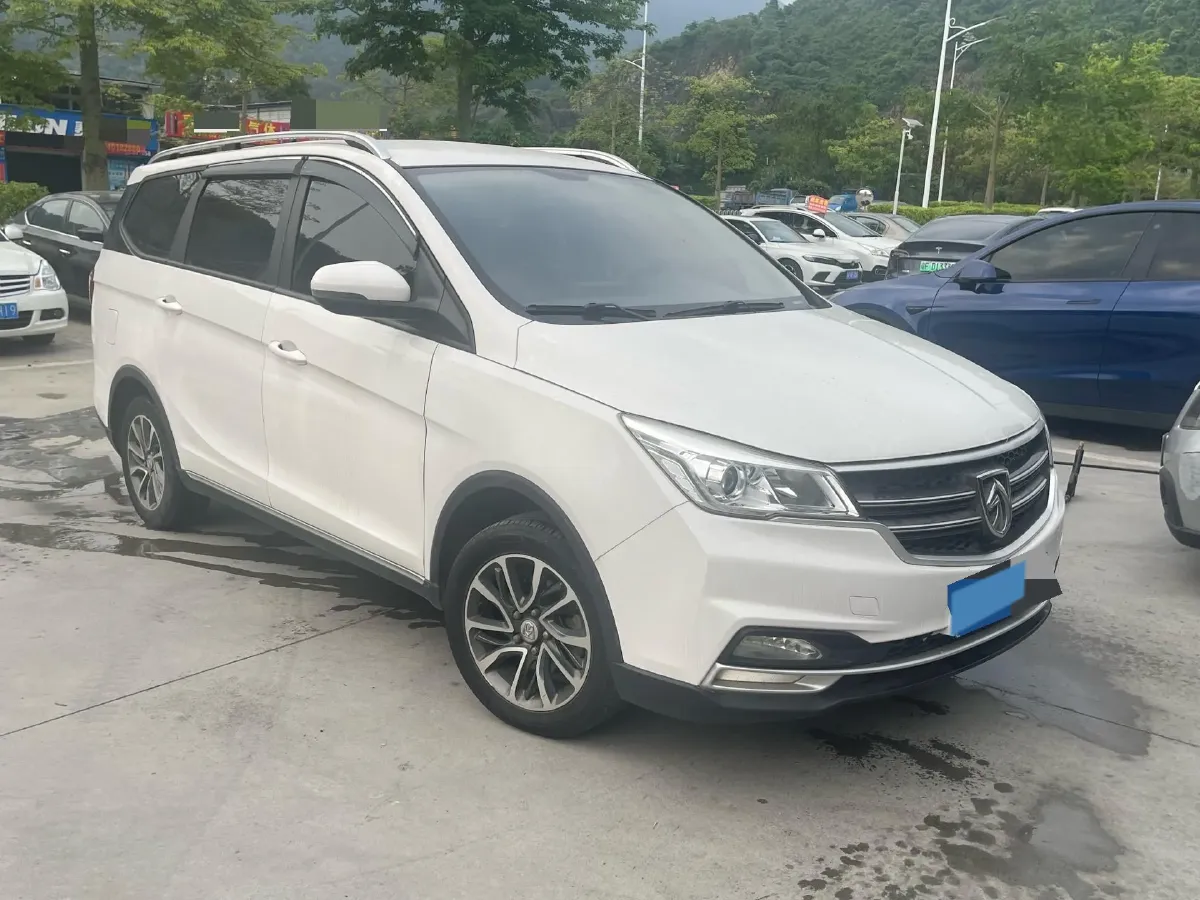 2021 BaoJun 730 1.5L 105HP L4 6MT,autocango,china used car exporter,china ev exporter,chinese used car exporter,chinese used ev exporter