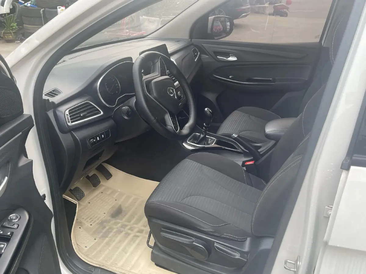 2021 BaoJun 730 1.5L 105HP L4 6MT,autocango,china used car exporter,china ev exporter,chinese used car exporter,chinese used ev exporter