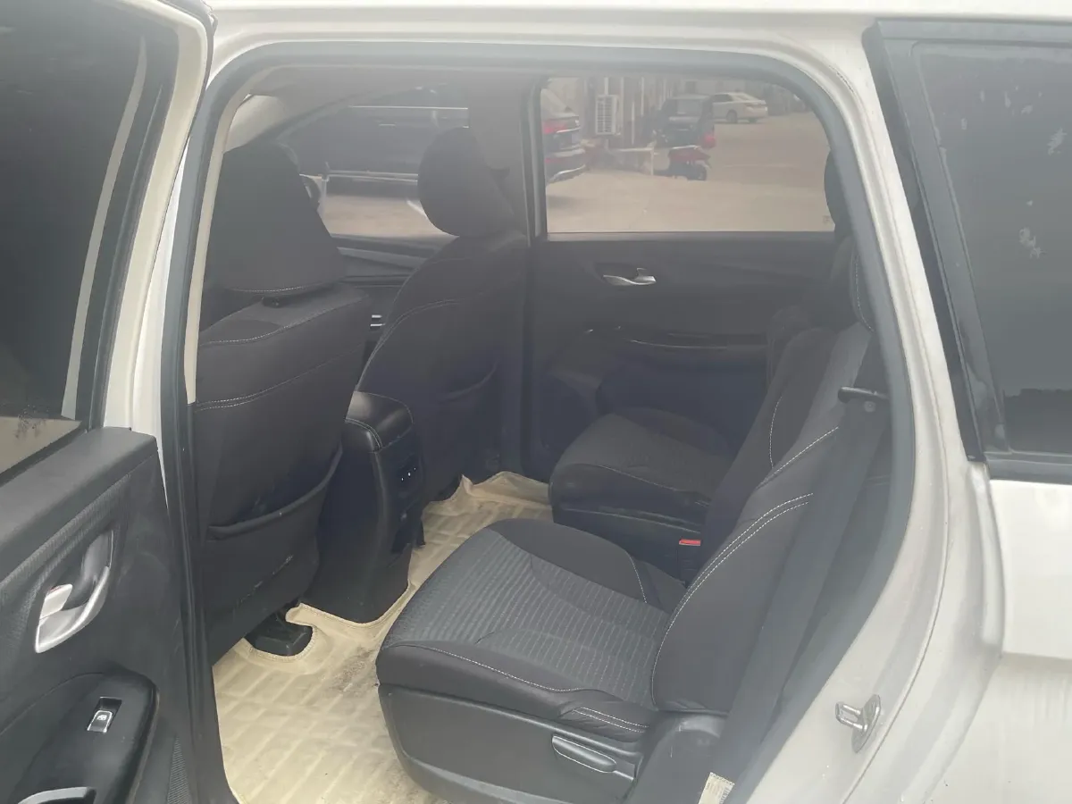 2021 BaoJun 730 1.5L 105HP L4 6MT,autocango,china used car exporter,china ev exporter,chinese used car exporter,chinese used ev exporter