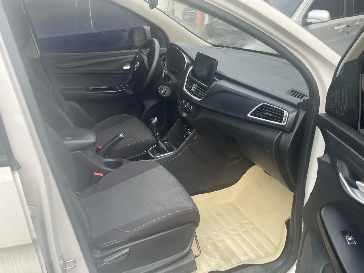 2021 BaoJun 730 1.5L 105HP L4 6MT,autocango,china used car exporter,china ev exporter,chinese used car exporter,chinese used ev exporter