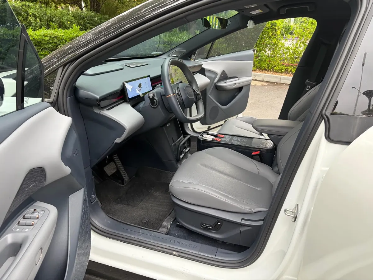 2025 Dongfeng Z9 2.0T 258HP L4 8AT,autocango,china used car exporter,china ev exporter,chinese used car exporter,chinese used ev exporter