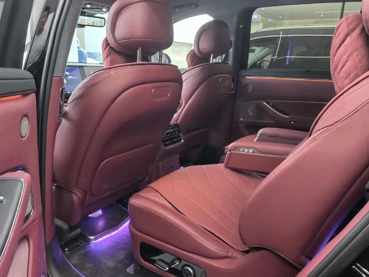 2025 AITO AITO M8 REEV 160HP REEV 53.4KWH,autocango,china used car exporter,china ev exporter,chinese used car exporter,chinese used ev exporter