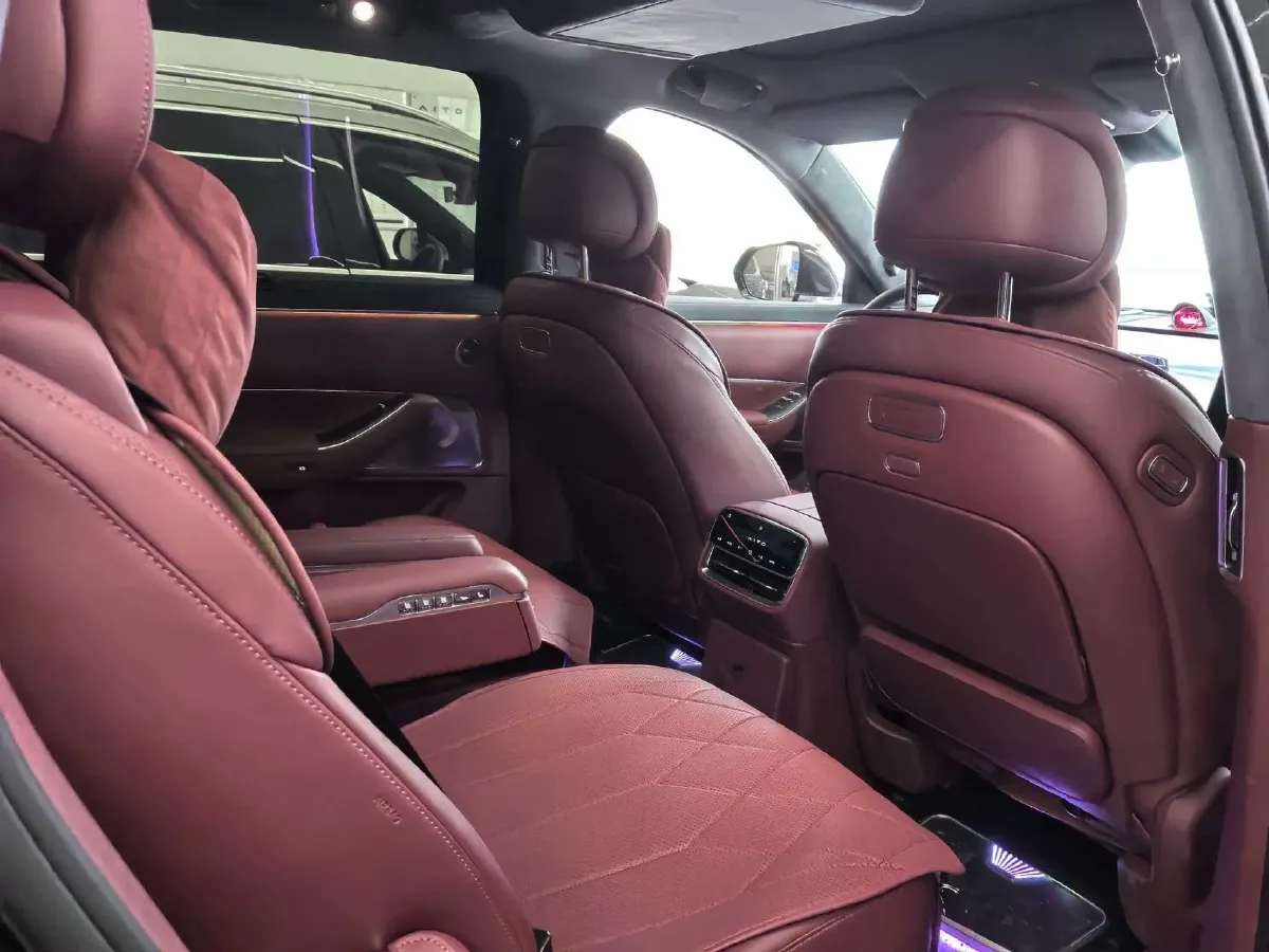 2025 AITO AITO M8 REEV 160HP REEV 53.4KWH,autocango,china used car exporter,china ev exporter,chinese used car exporter,chinese used ev exporter