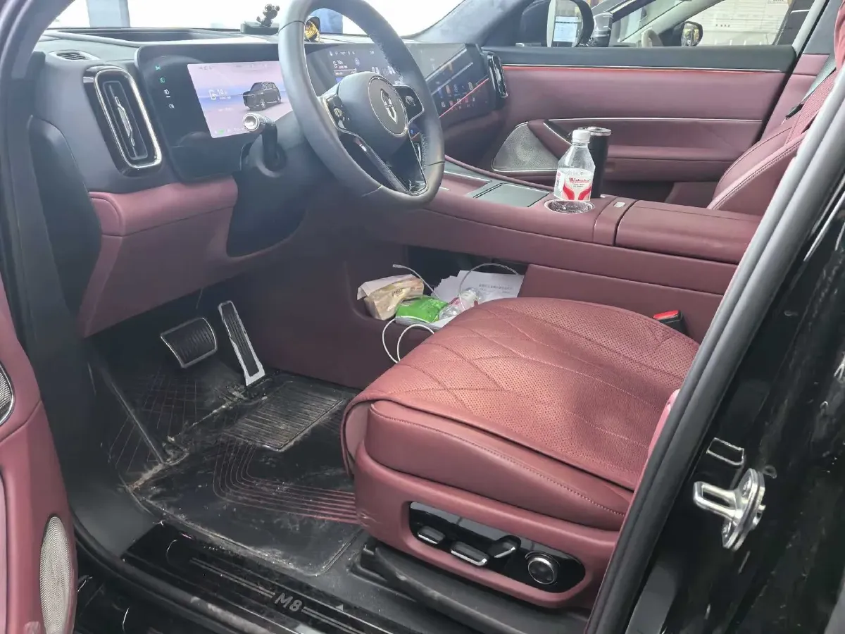 2025 AITO AITO M8 REEV 160HP REEV 53.4KWH,autocango,china used car exporter,china ev exporter,chinese used car exporter,chinese used ev exporter