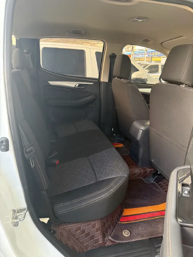 2022 Isuzu RE-MAX Jim 2.8T 120HP L4 5MT,autocango,china used car exporter,china ev exporter,chinese used car exporter,chinese used ev exporter