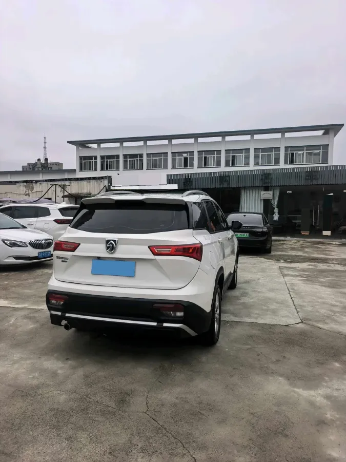 2020 BaoJun 530 1.5T 147HP L4 6MT,autocango,china used car exporter,china ev exporter,chinese used car exporter,chinese used ev exporter