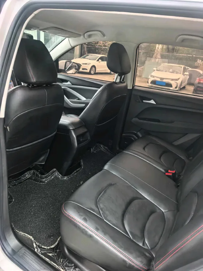 2020 BaoJun 530 1.5T 147HP L4 6MT,autocango,china used car exporter,china ev exporter,chinese used car exporter,chinese used ev exporter