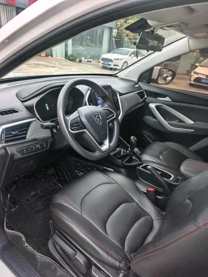 2020 BaoJun 530 1.5T 147HP L4 6MT,autocango,china used car exporter,china ev exporter,chinese used car exporter,chinese used ev exporter