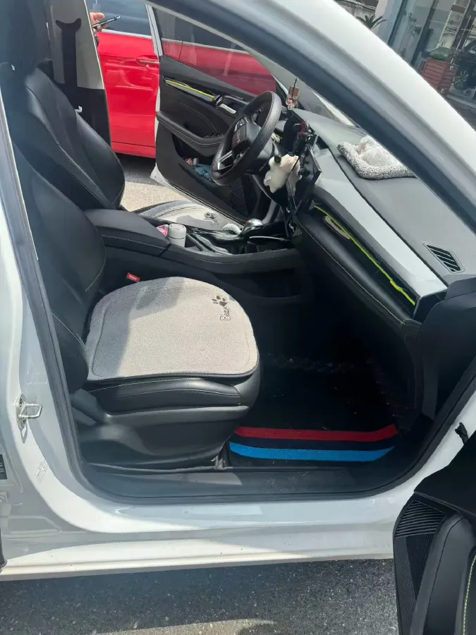 2021 Roewe i5 1.5L 120HP L4 CVT,autocango,china used car exporter,china ev exporter,chinese used car exporter,chinese used ev exporter