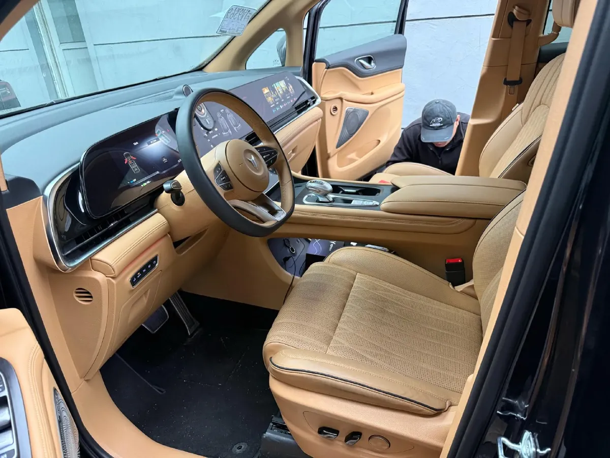 2022 Voyah Dream BEV 82KWH,autocango,china used car exporter,china ev exporter,chinese used car exporter,chinese used ev exporter