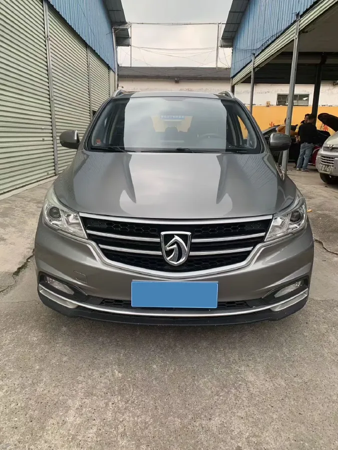 2019 BaoJun 730 1.5L 105HP L4 6MT,autocango,china used car exporter,china ev exporter,chinese used car exporter,chinese used ev exporter