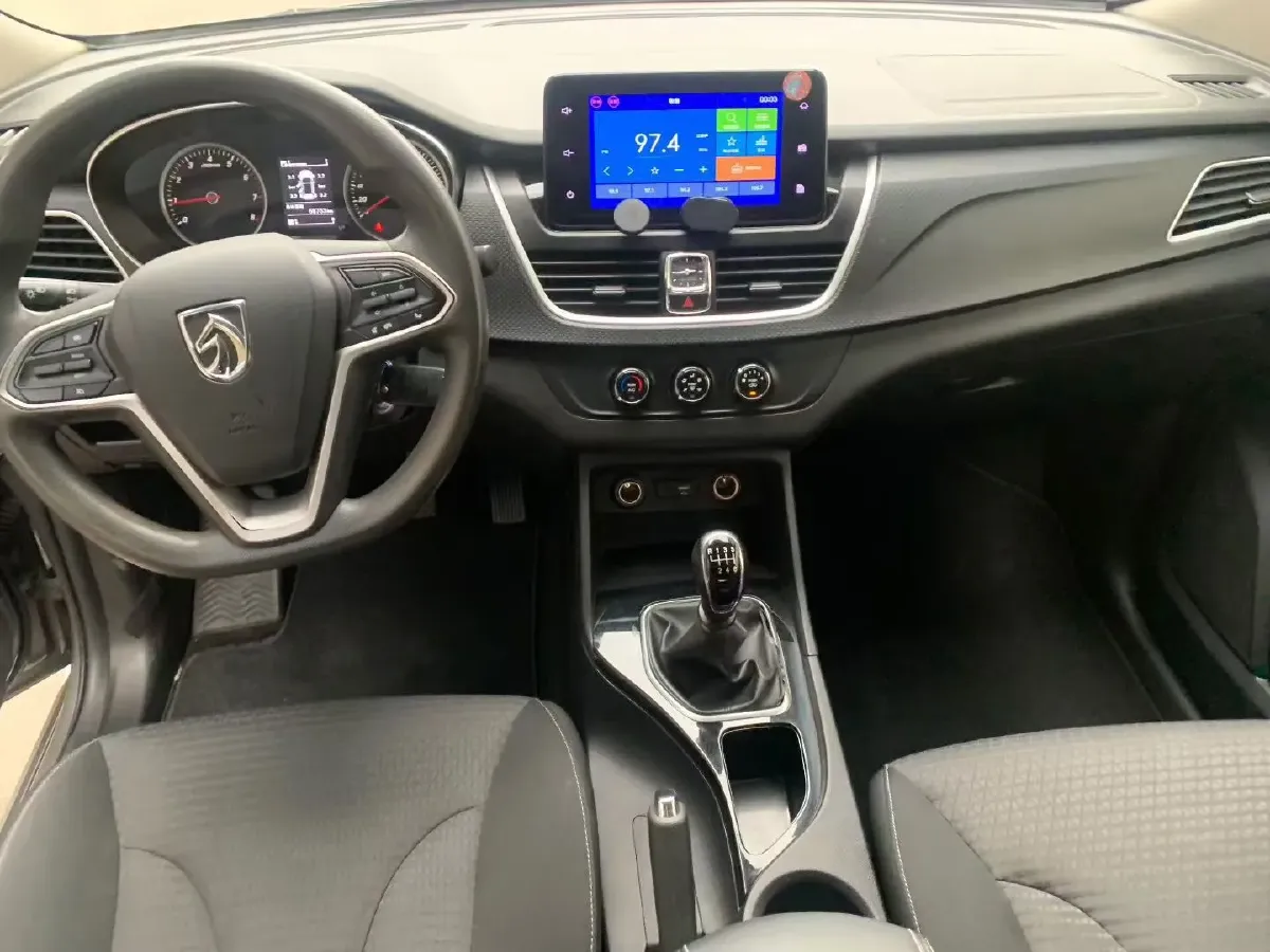 2019 BaoJun 730 1.5L 105HP L4 6MT,autocango,china used car exporter,china ev exporter,chinese used car exporter,chinese used ev exporter