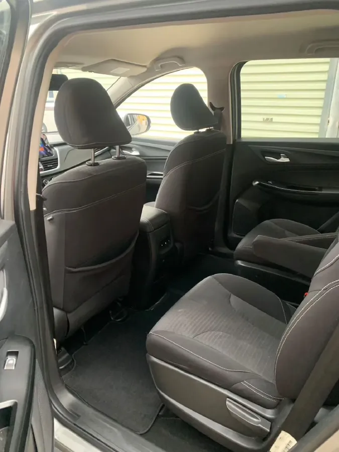 2019 BaoJun 730 1.5L 105HP L4 6MT,autocango,china used car exporter,china ev exporter,chinese used car exporter,chinese used ev exporter