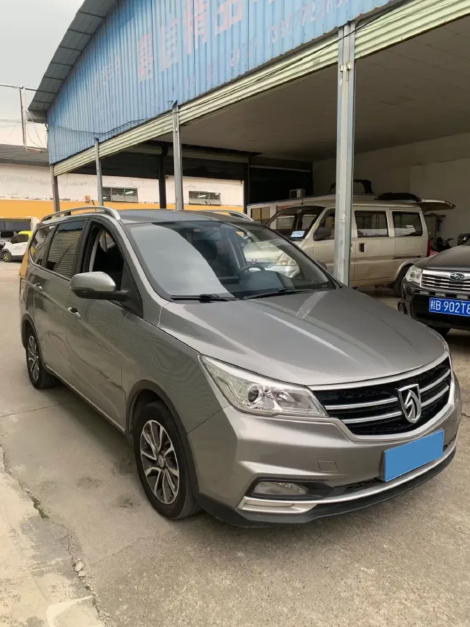 2019 BaoJun 730 1.5L 105HP L4 6MT,autocango,china used car exporter,china ev exporter,chinese used car exporter,chinese used ev exporter