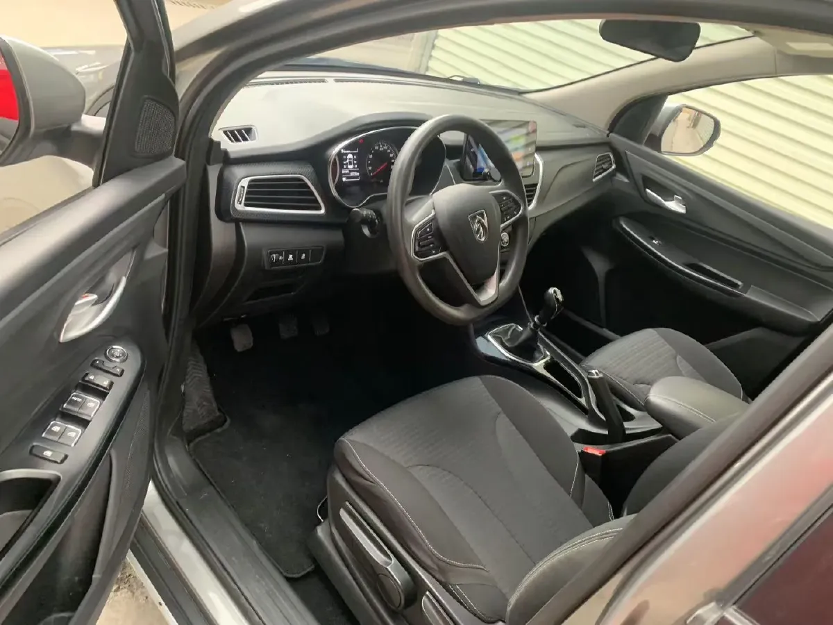 2019 BaoJun 730 1.5L 105HP L4 6MT,autocango,china used car exporter,china ev exporter,chinese used car exporter,chinese used ev exporter