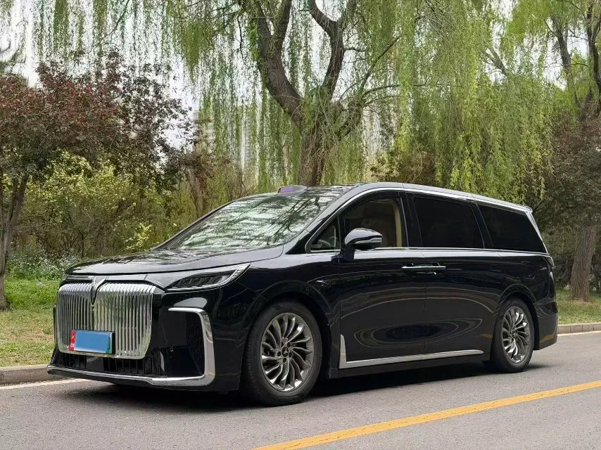 2025 Voyah Dream 1.5T 150HP L4 PHEV 41.7KWH,autocango,china used car exporter,china ev exporter,chinese used car exporter,chinese used ev exporter