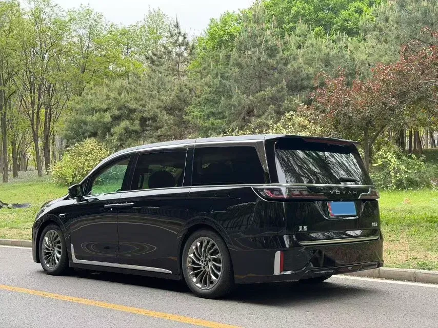 2025 Voyah Dream 1.5T 150HP L4 PHEV 41.7KWH,autocango,china used car exporter,china ev exporter,chinese used car exporter,chinese used ev exporter